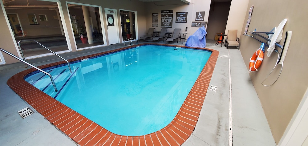 Comfort Inn & Suites Near Universal - N. Hollywood - Burbank 47/68