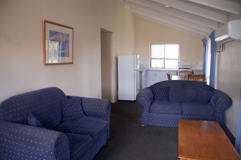 Nepean Shores Riverside Resort & Conference Centre 21/45