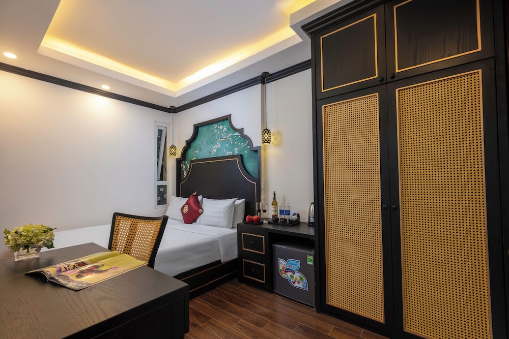Queen Light Hotel 32/55