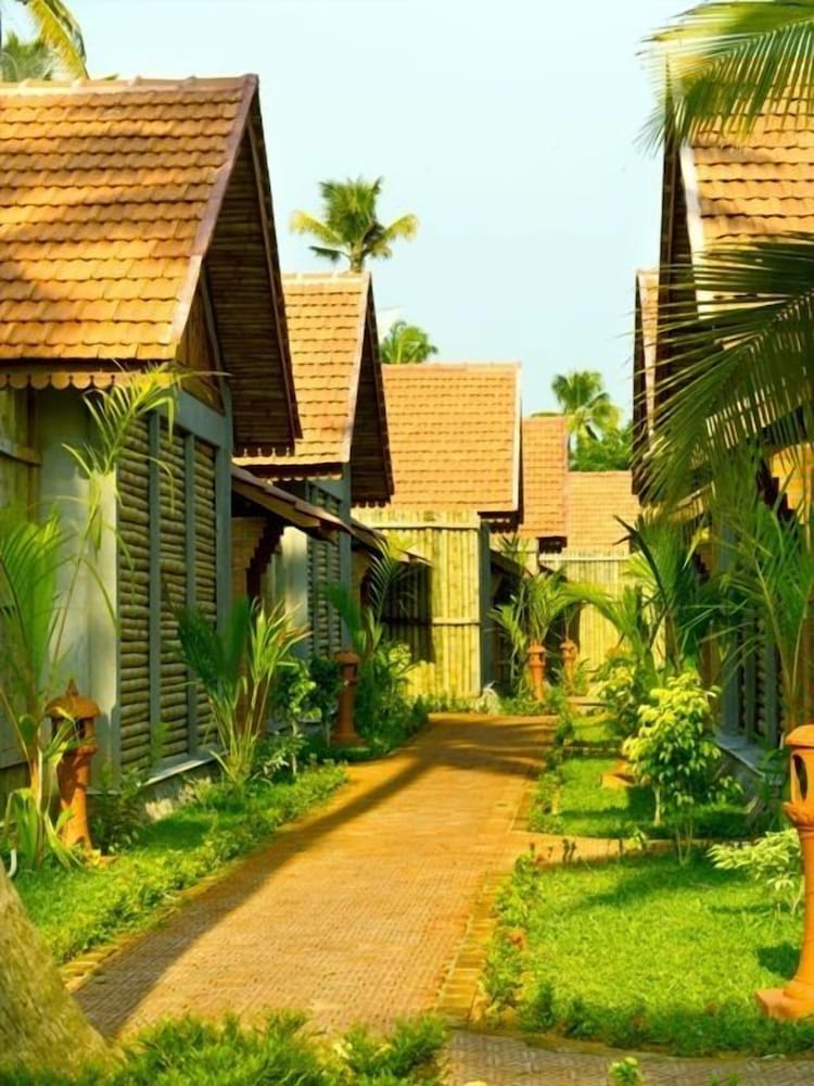 Abad Whispering Palms 59/66
