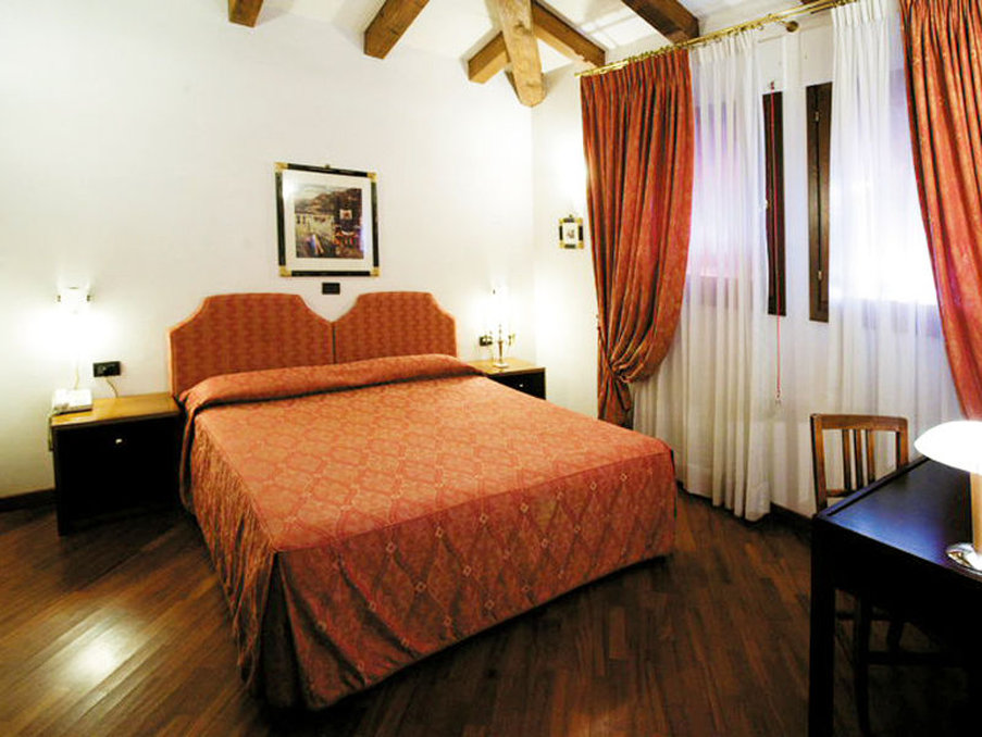 Alla Rocca Hotel 6/26