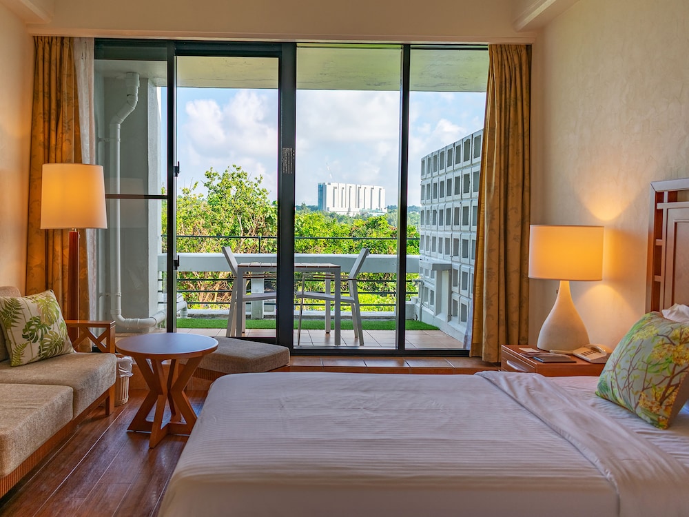 Hotel Moon Beach Okinawa 11/68