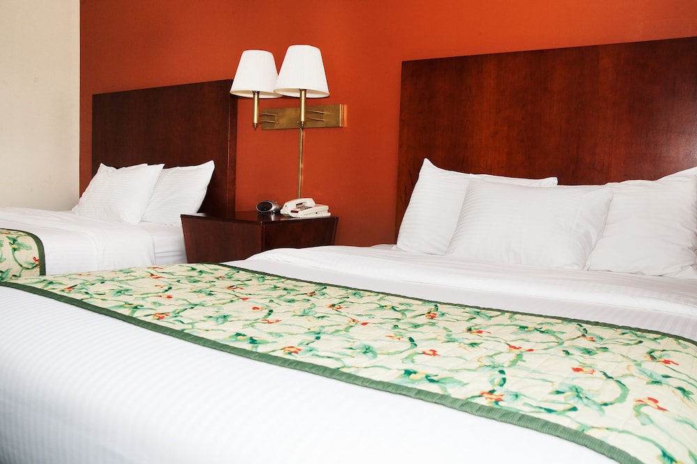 Red Carpet Inn Suites 9/23