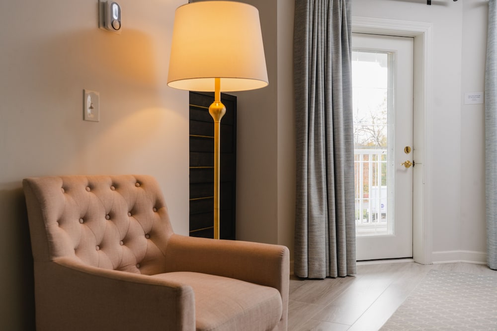 Geneva Inn 19/50