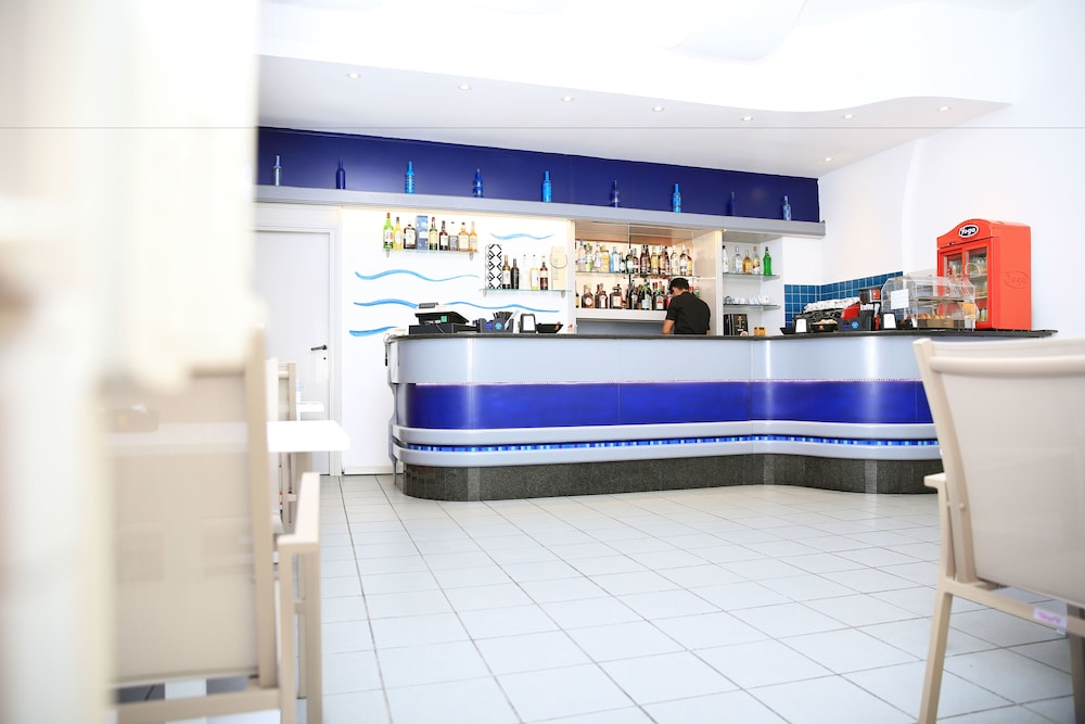 Meli Hotel 4/46