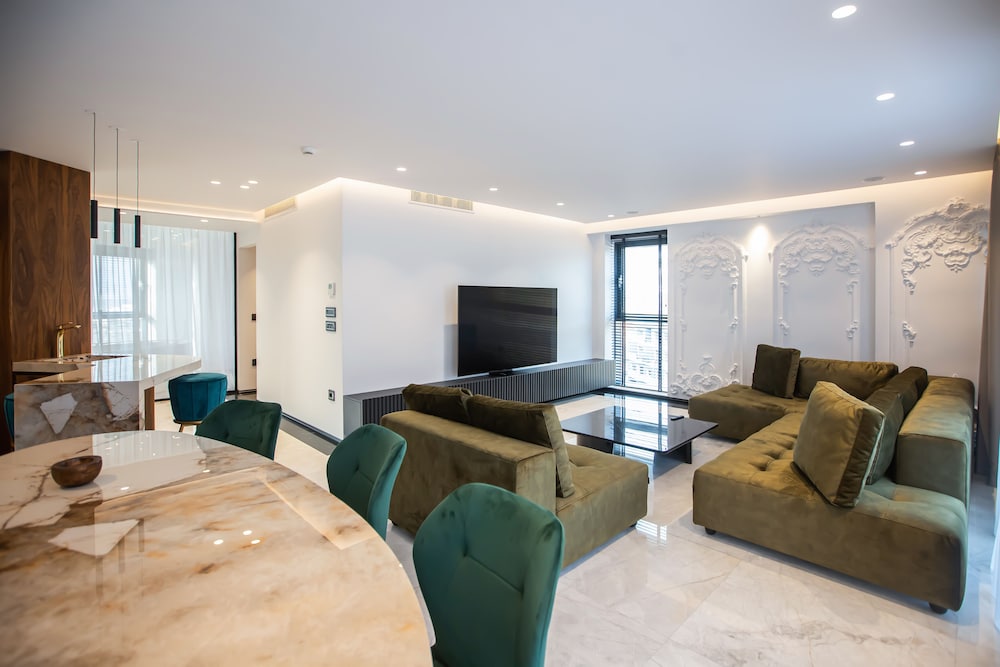 ELISA TIRANA AFFILIATED BY MELIA 43/64