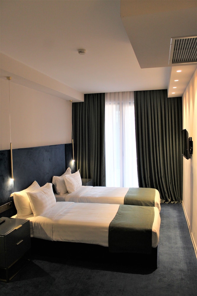 Ramada by Wyndham Tbilisi Old City 12/50