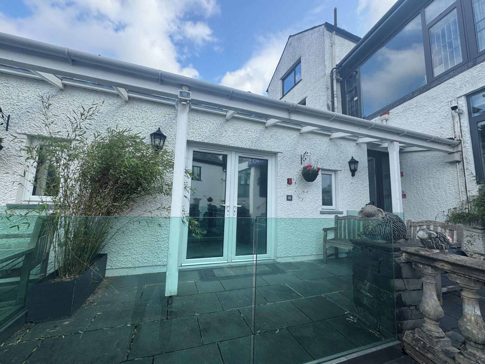 Waterhead Rooms & Suites - Parking and Light Breakfast 3/43