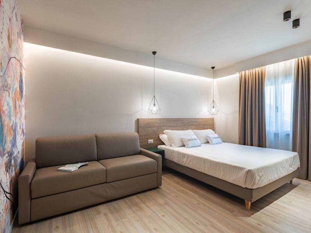 JUNIOR SUITE, STUDIO
