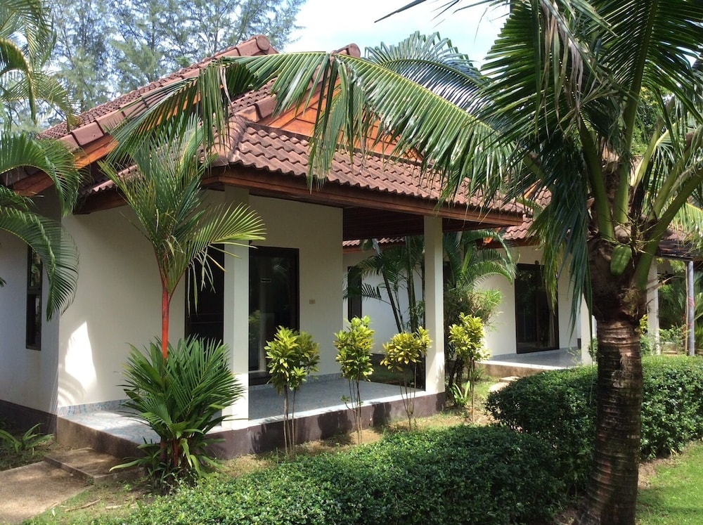 Cousin Resort Khao Lak 2/17