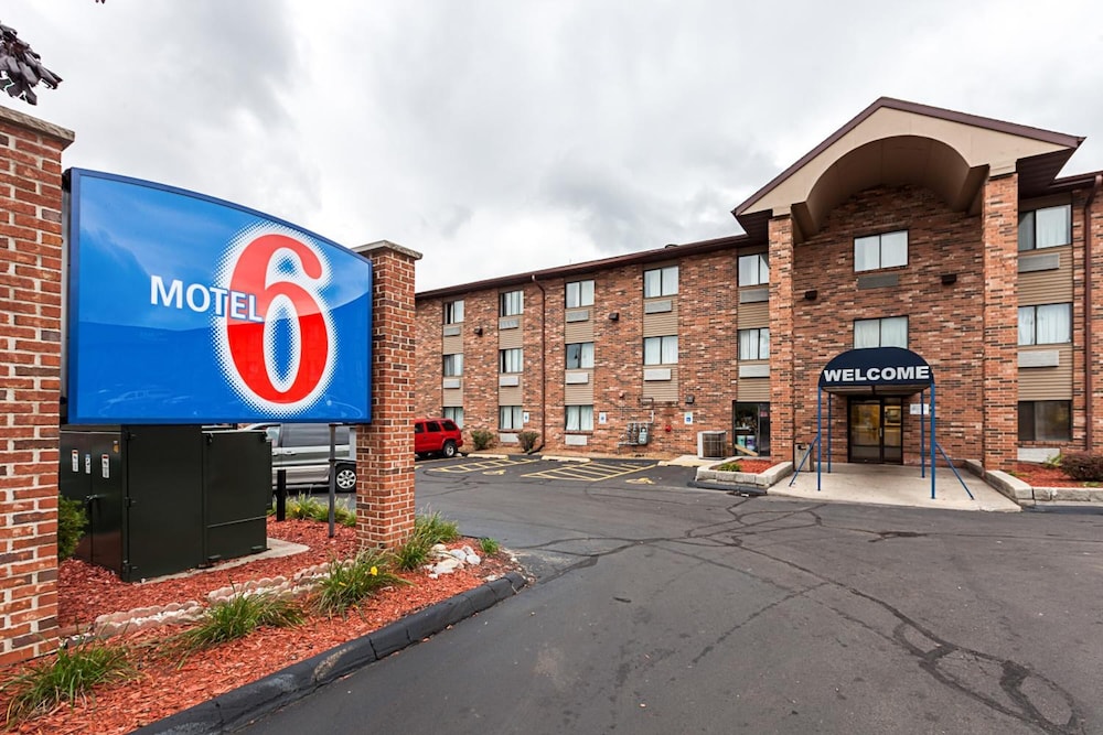 Motel6 Milwaukee, WI - Glendale 50/59