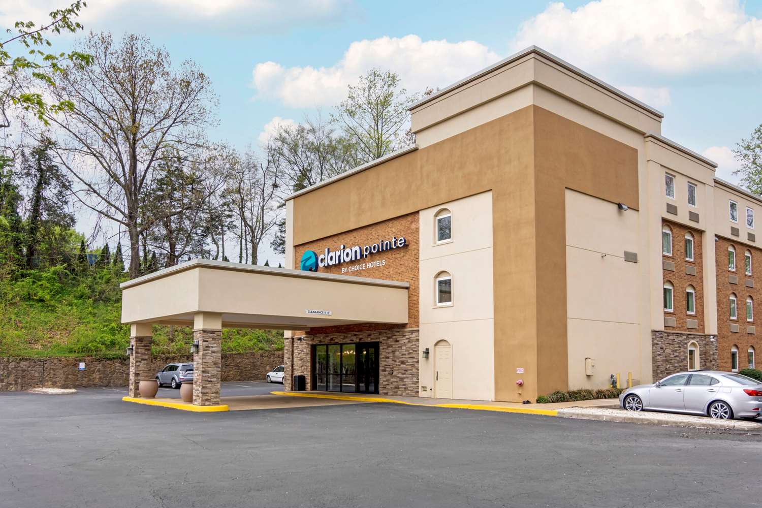 Clarion Pointe Charlottesville 31/34