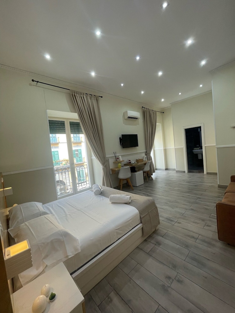 Parthenope Rooms 13/50