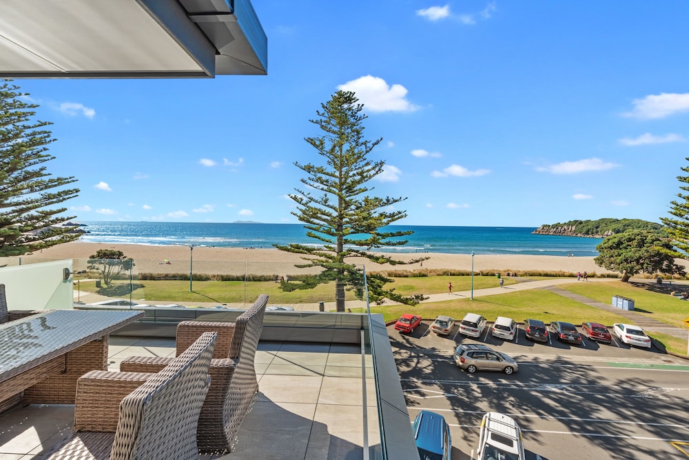 The Pavilions Beachfront Apartments 61/76