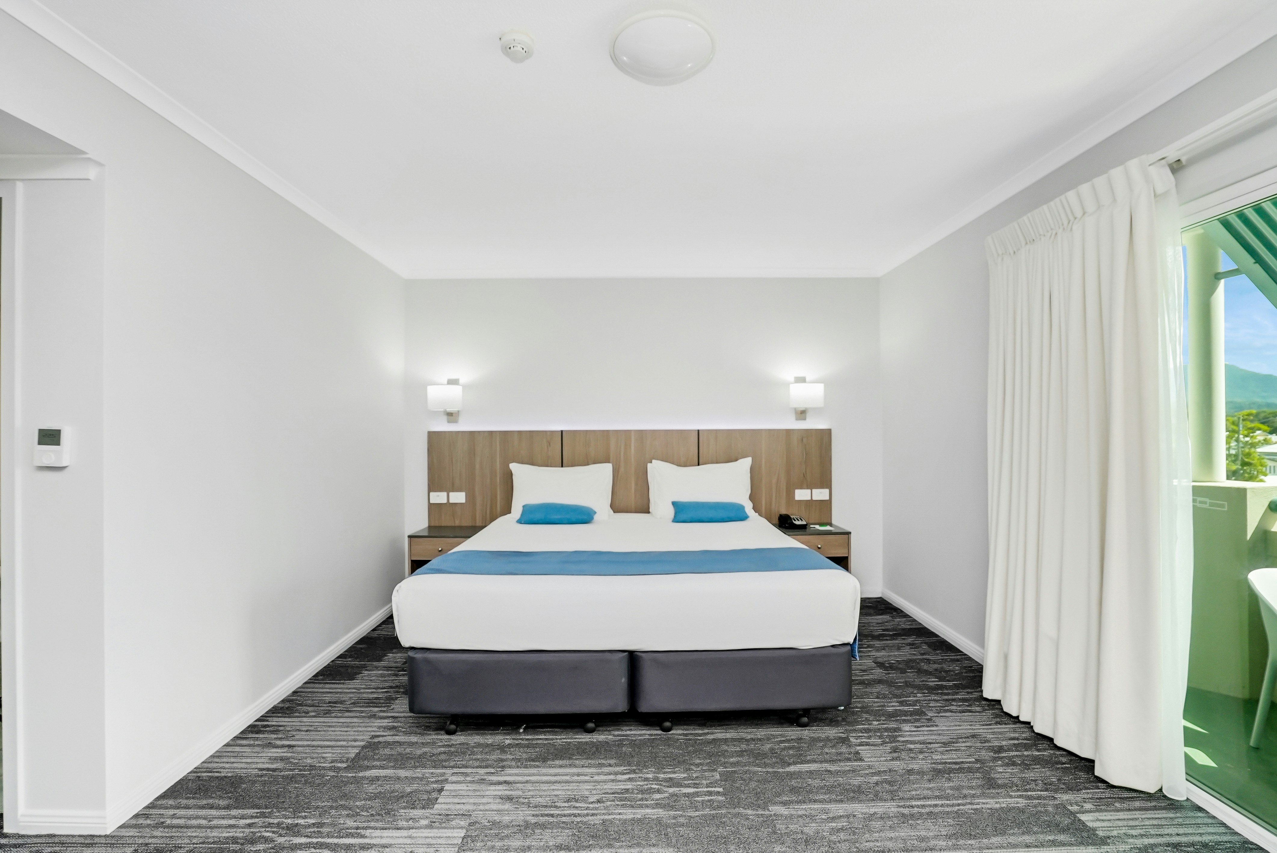 CAIRNS SHERIDAN HOTEL 10/45
