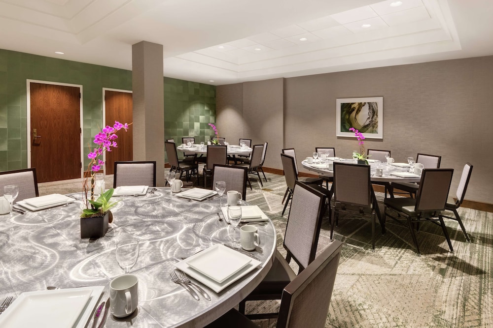 Embassy Suites Tysons Corner 30/44