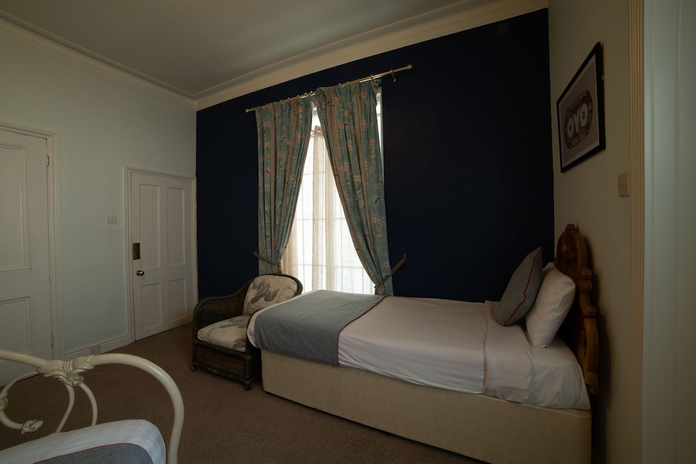 FINES BAYLIWICK HOTEL 7/28