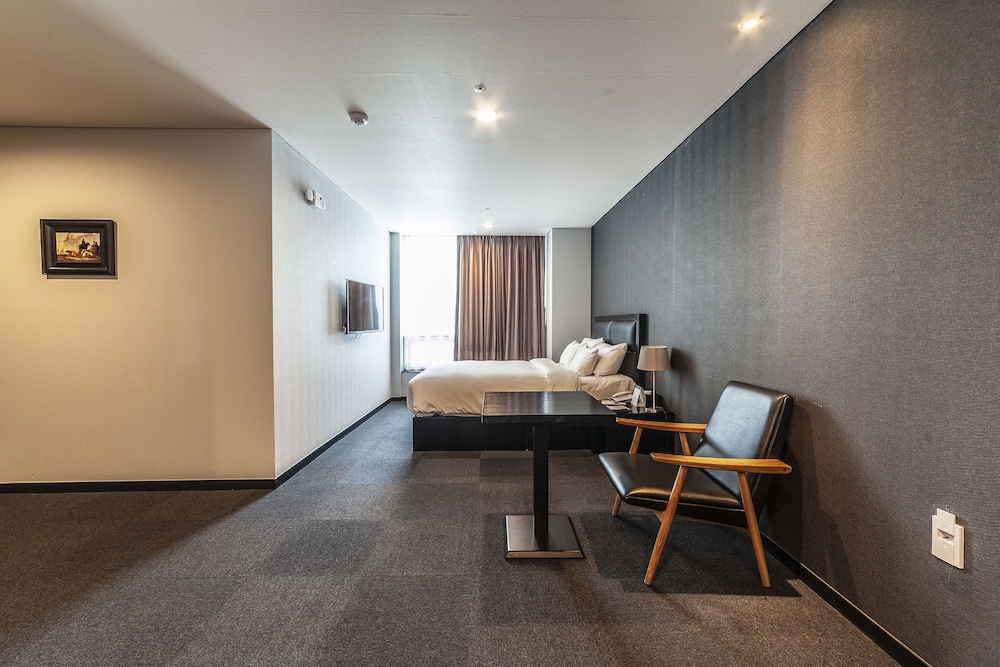 Gangneung Tourist Hotel 45/60