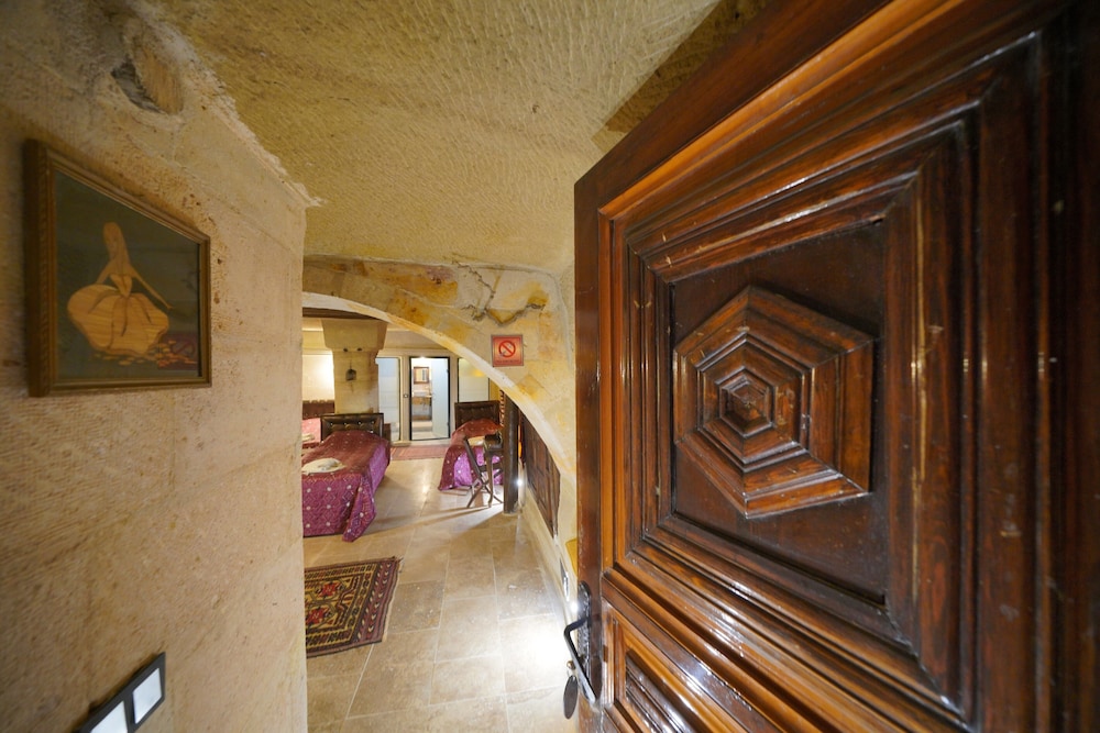 Travel Inn Cave Hotel 3/49