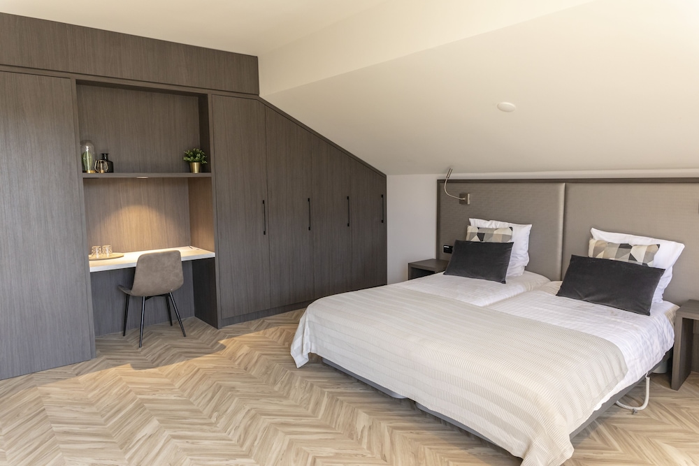 M Hotel 7/60