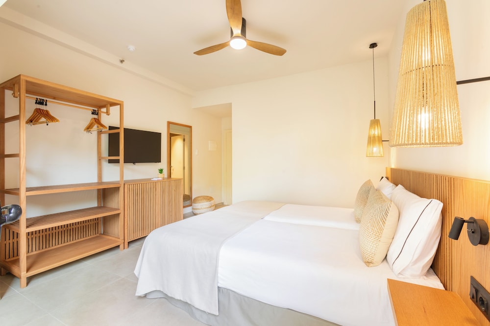 SUPERIOR, DOUBLE BED, SEA VIEW, BALCONY