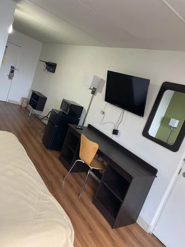 Travelodge by Wyndham Vernon CT 11/16