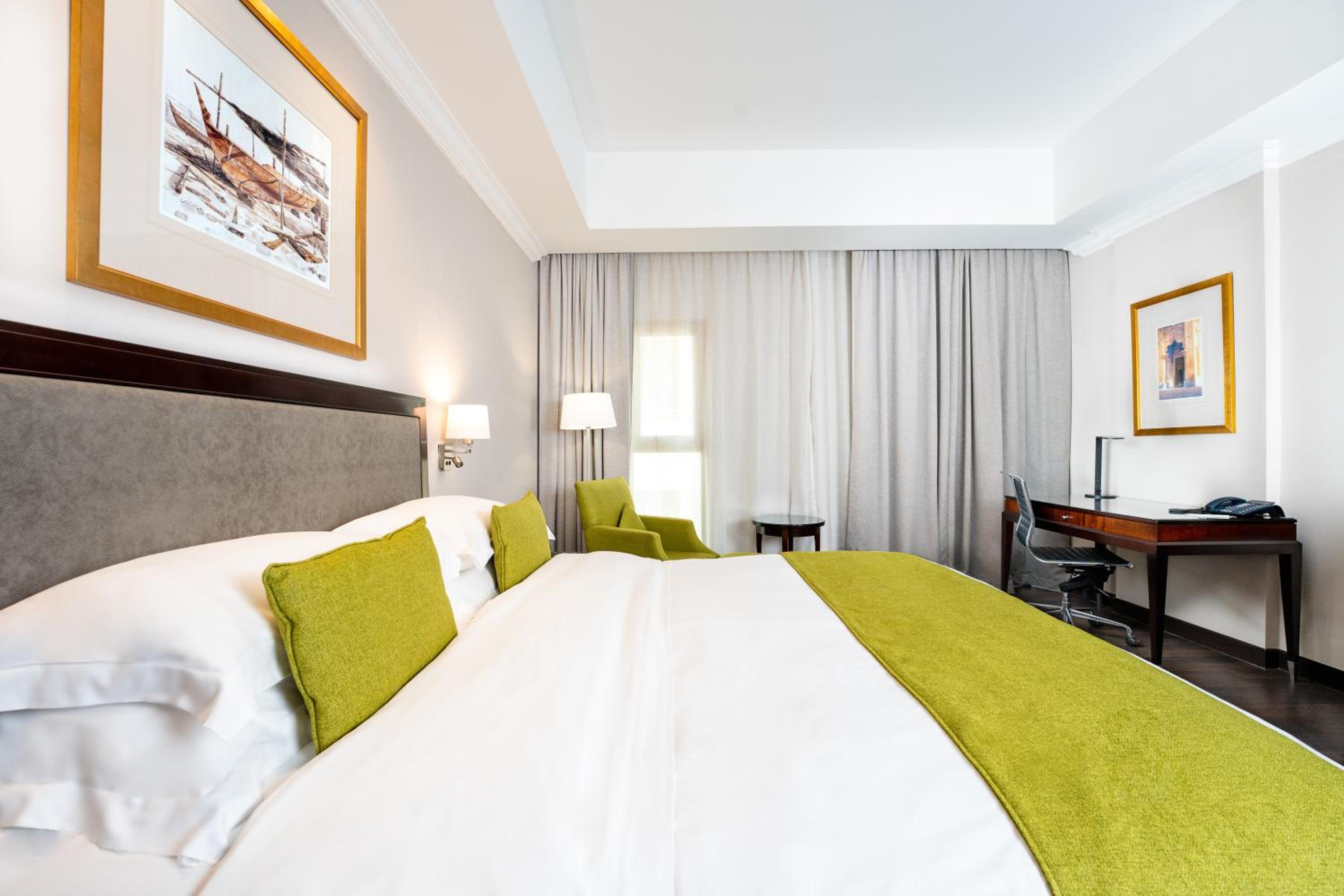 Executive Grand Deluxe Room with Two Single Beds