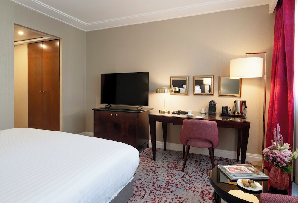 SUPERIOR, DOUBLE OR TWIN BED