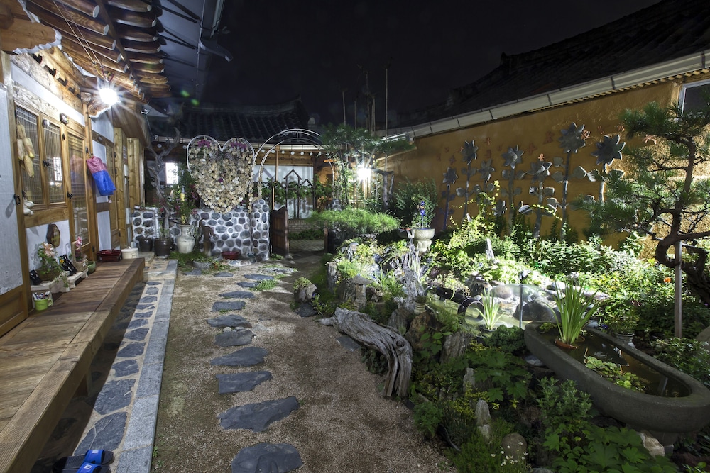 Happiness Full Hanok Guesthouse Jeonju 46/53