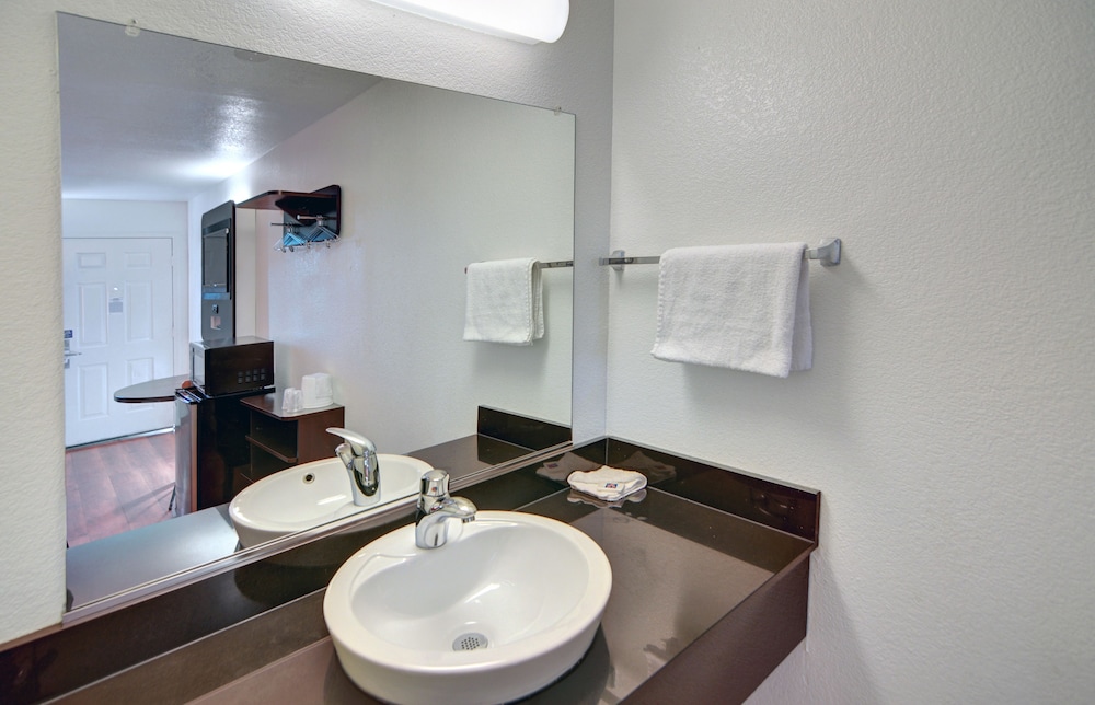 Motel6 Denton, TX - UNT 56/60
