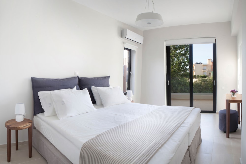 1 BEDROOM, APARTMENT, PARTIAL SEA VIEW