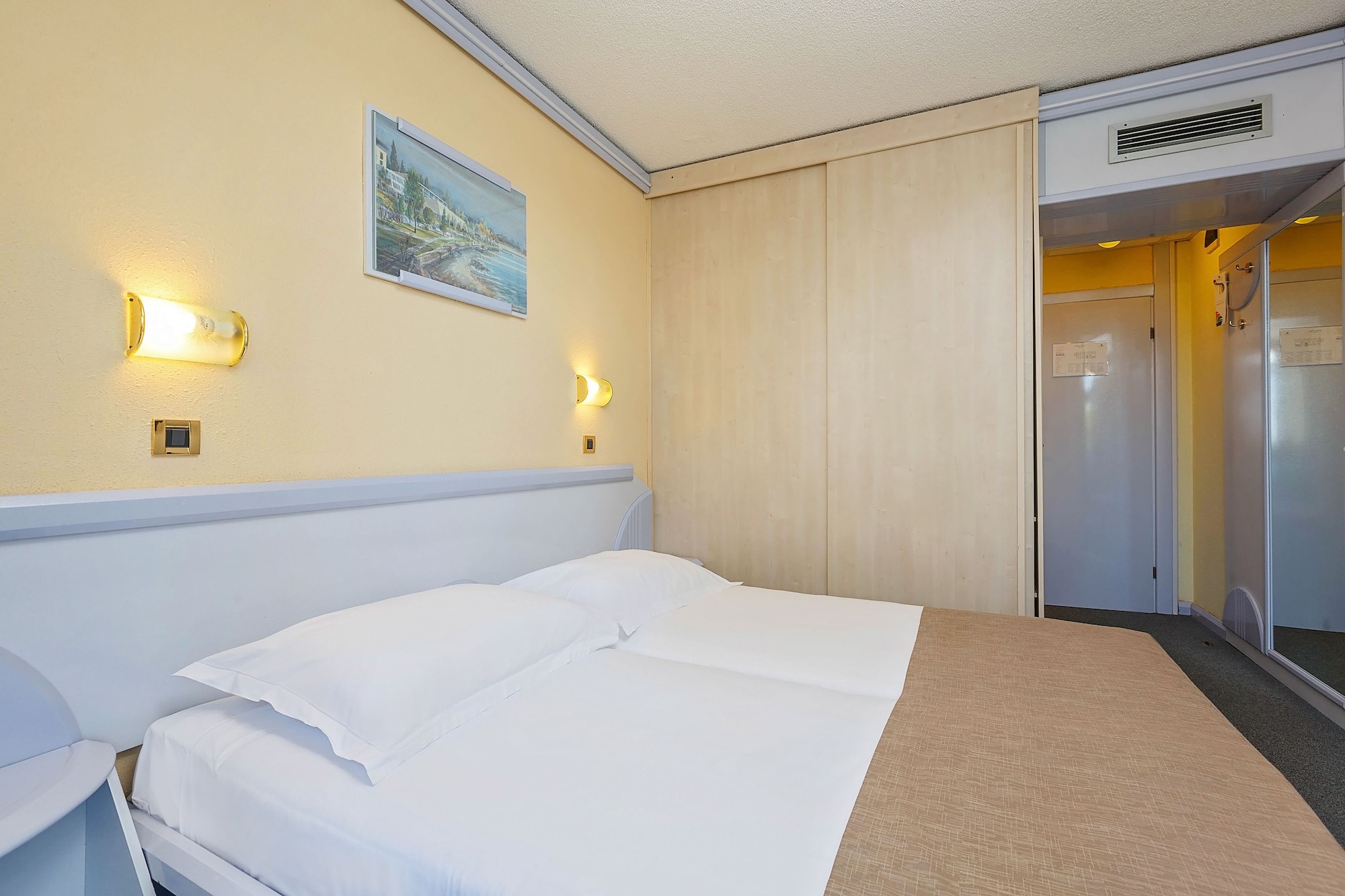 غرفة كلاسيكية بشرفة، Hotel Plavi Plava Laguna 2/5