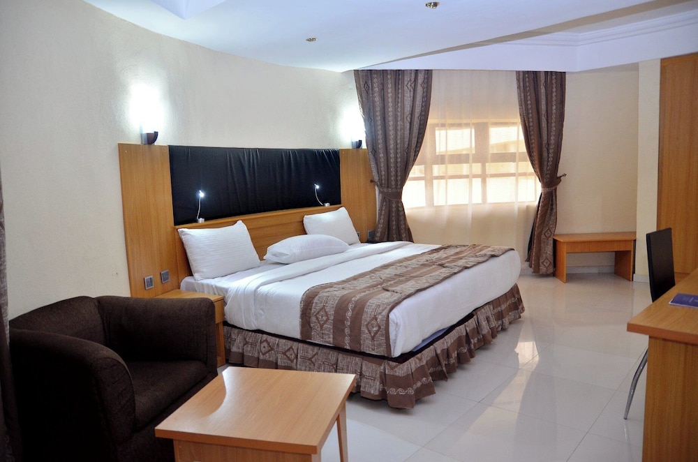 Grand Hyatt Hotels 12/50