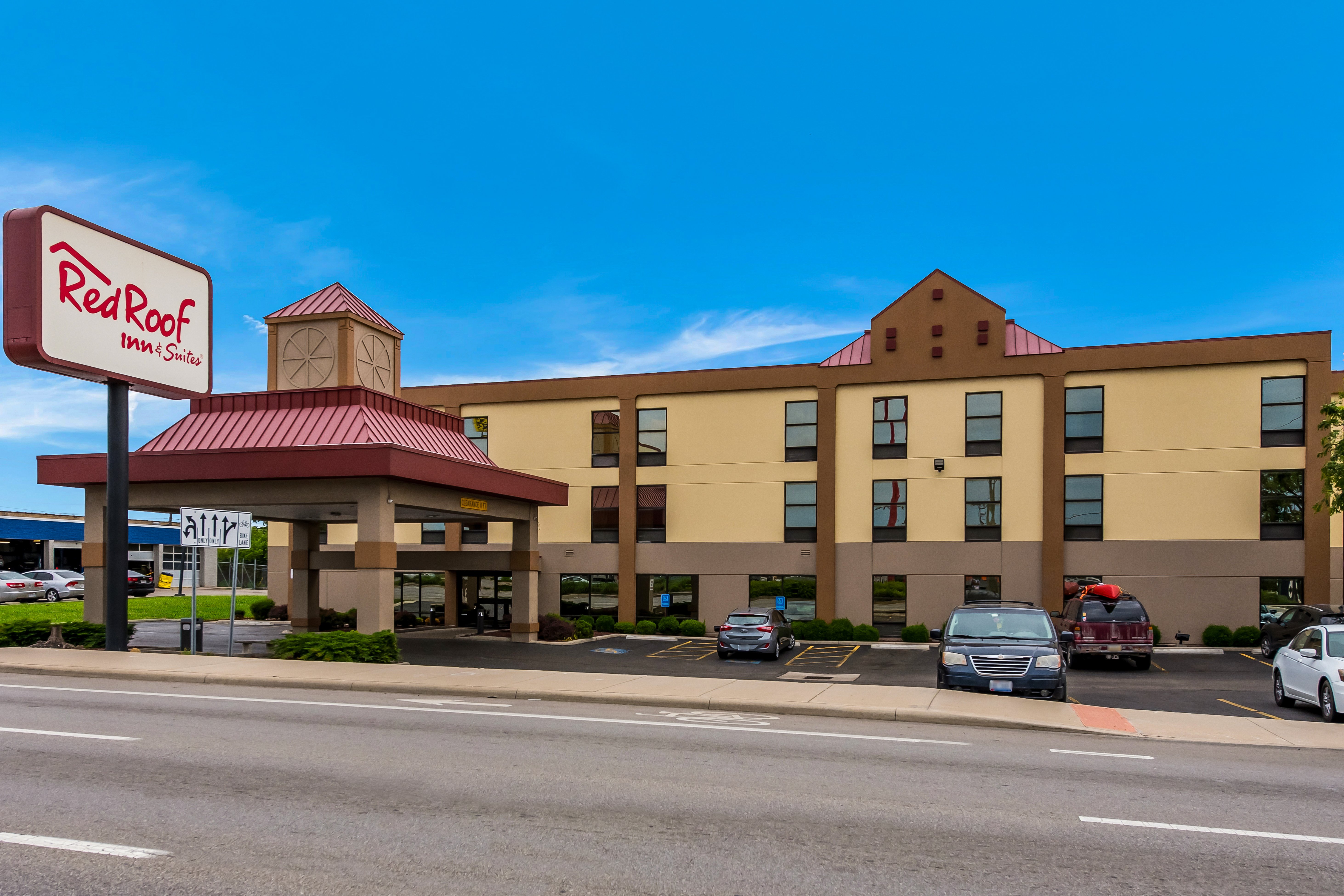Red Roof Inn and Suites Columbus - W. Broad 10/55