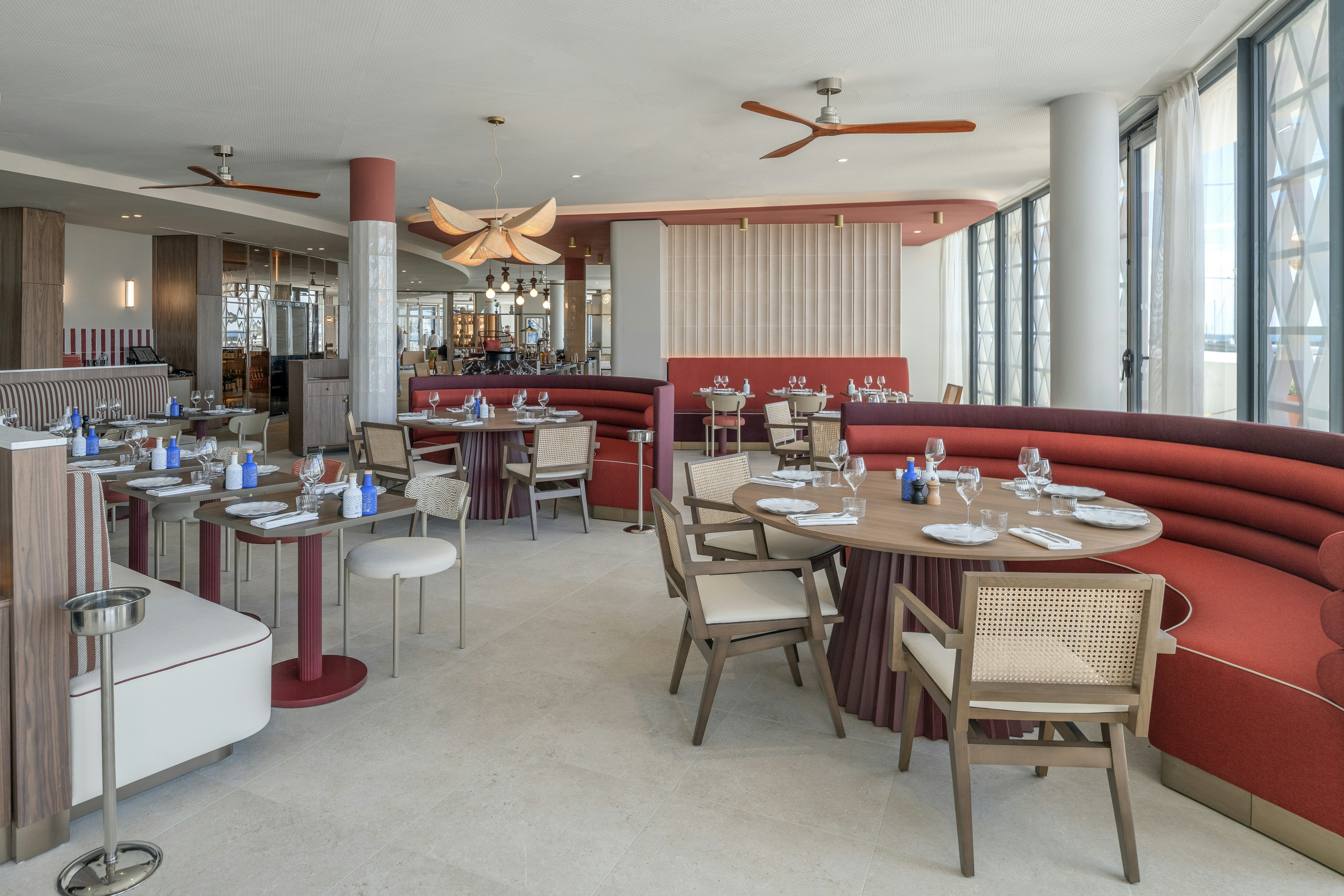Marina Bay Riviera Hotel, Curio Collection by Hilton 42/54