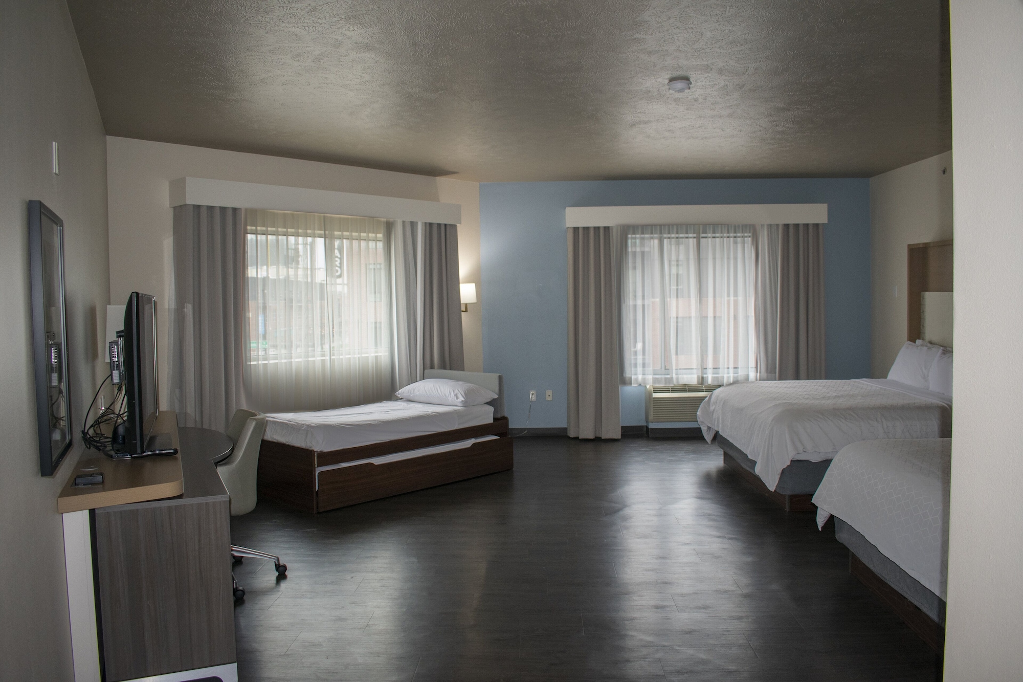 Suite, 2 King Beds, Stadium View