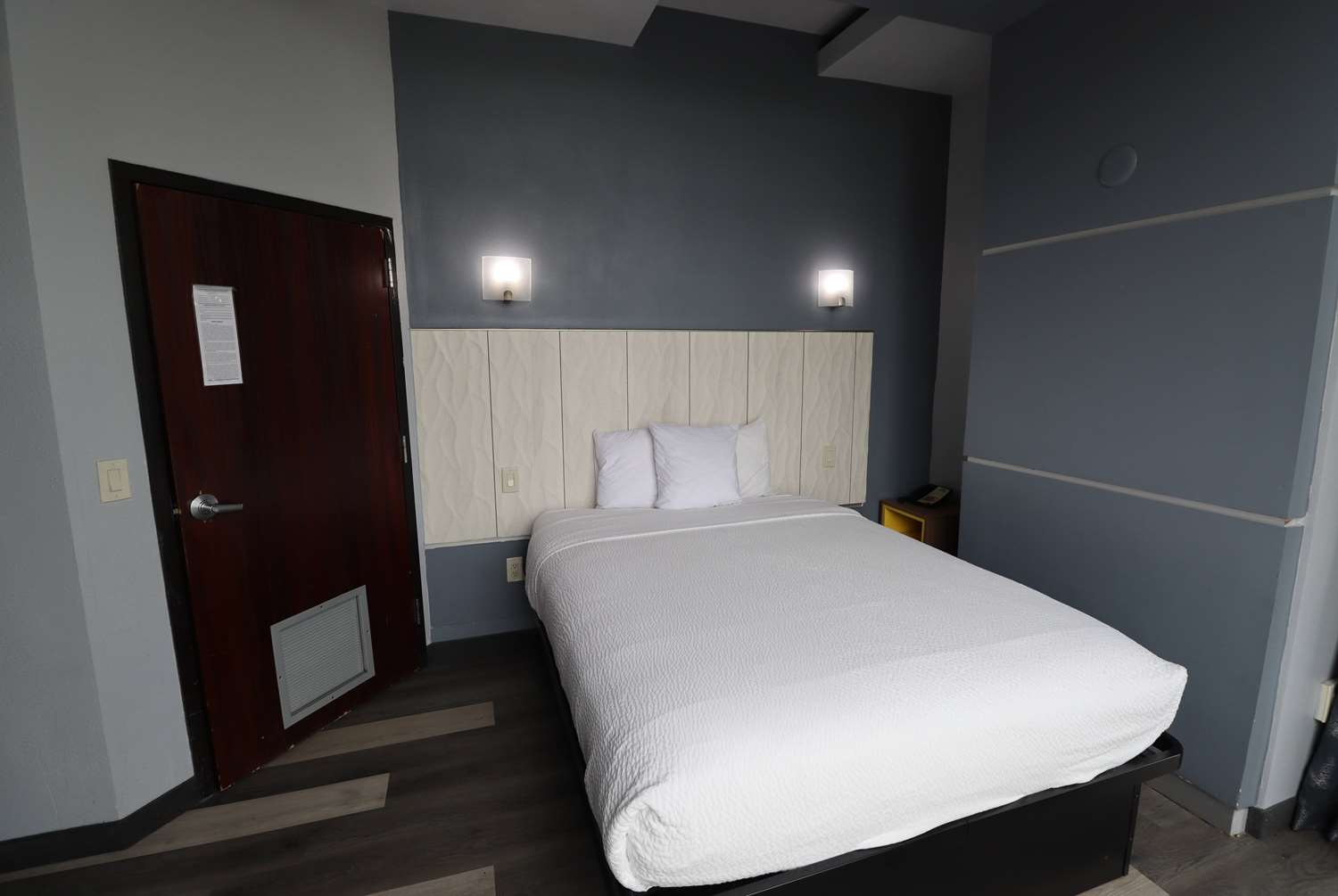 Days Inn Suites By Wyndham Milwaukee 12/40