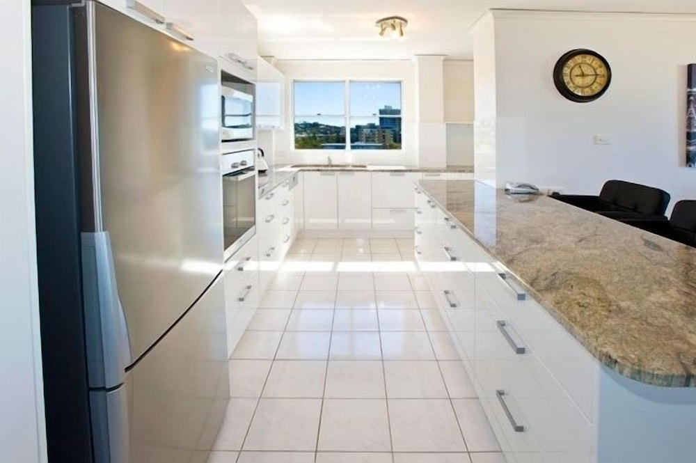 Tradewinds Apartments 7/50