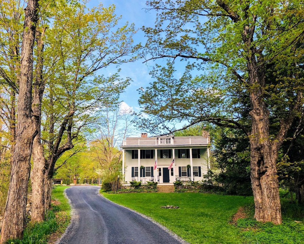 The Inn at Weathersfield 24/28