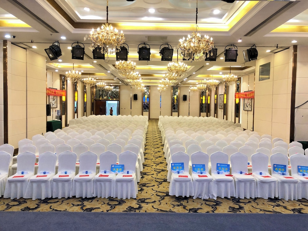 Zhuhai Jinguan Holiday Hotel 32/39