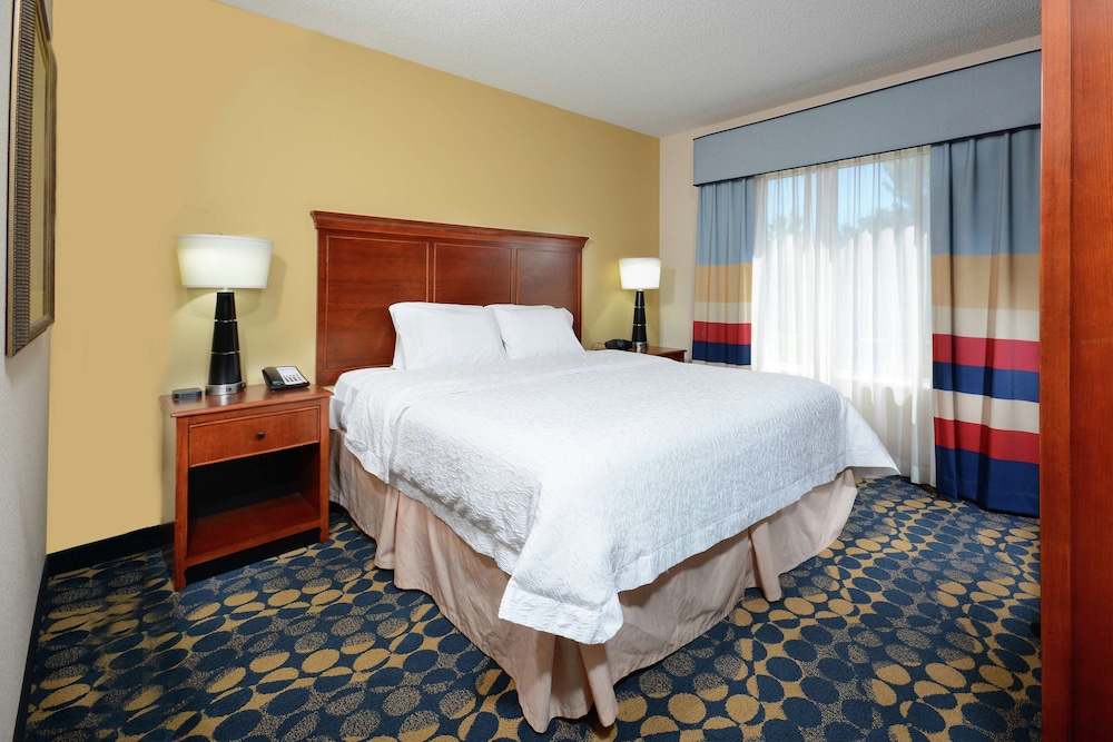 Hampton Inn & Suites Huntersville 15/37