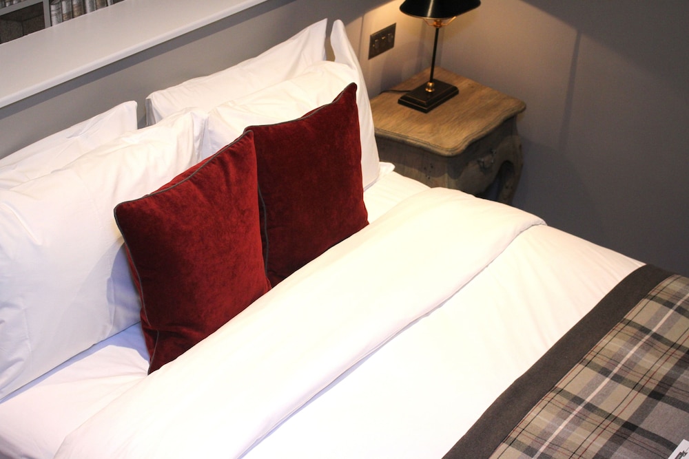 The Hayden Pub and Rooms 14/25