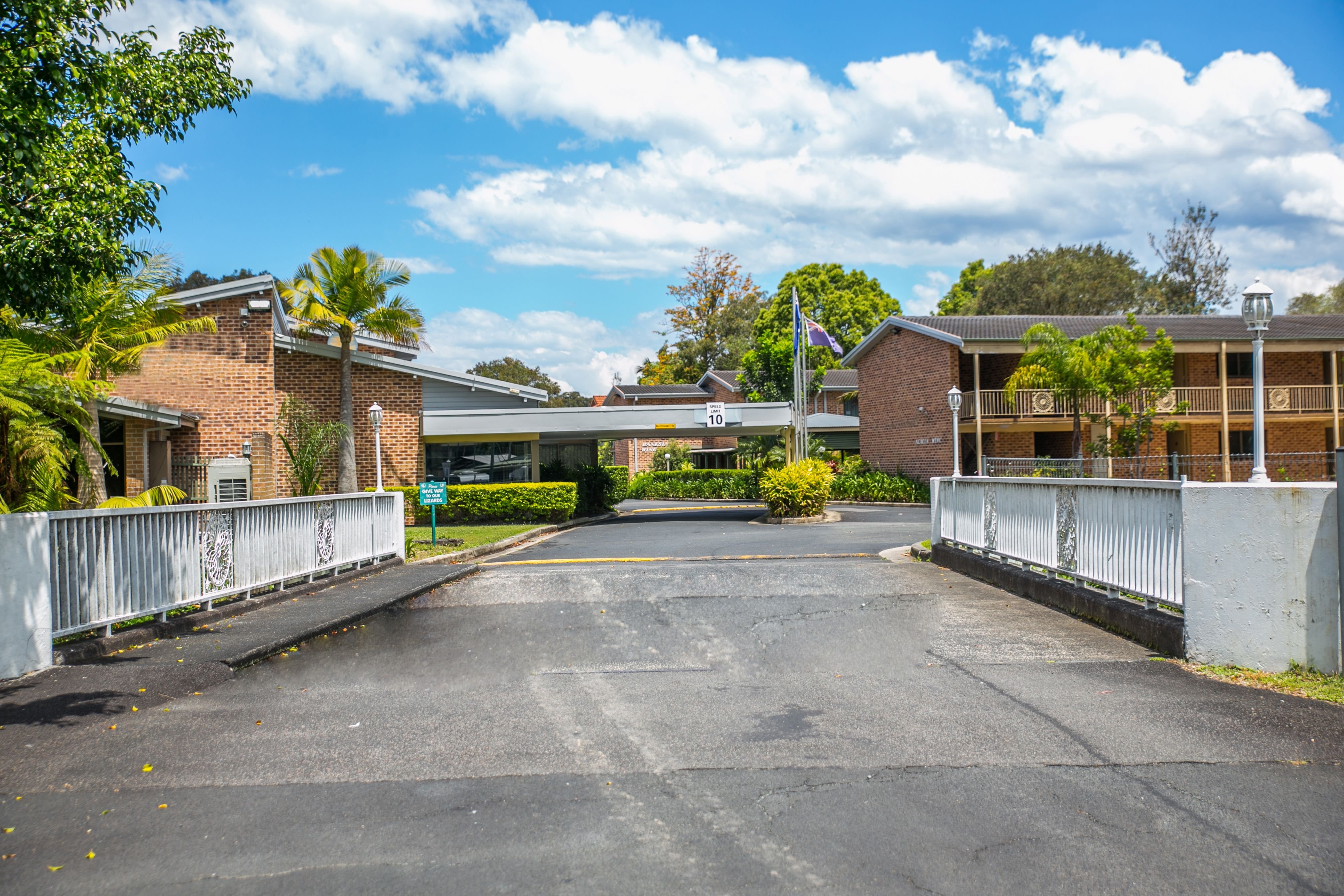 The Select Inn Gosford 7/13
