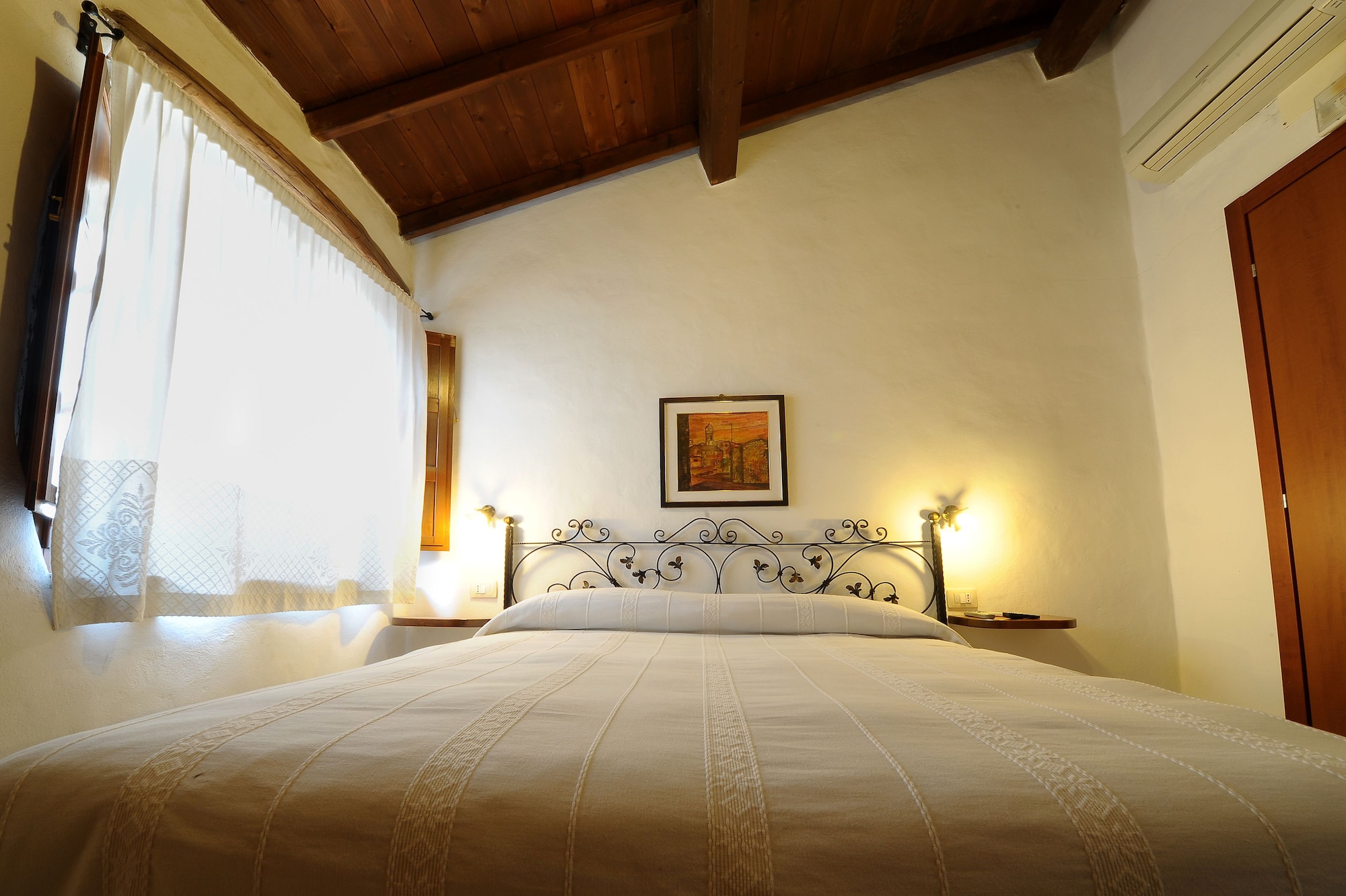 ROOM, DOUBLE BED