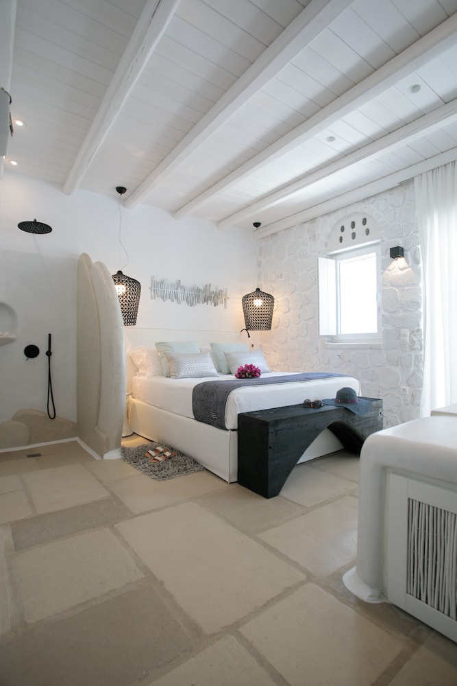 DELUXE, SUITE, HOT TUB