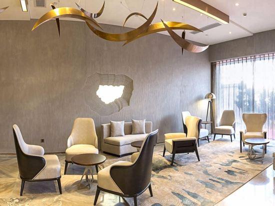 Hotel Conrab (Ganzhou Wanxiang) 53/58