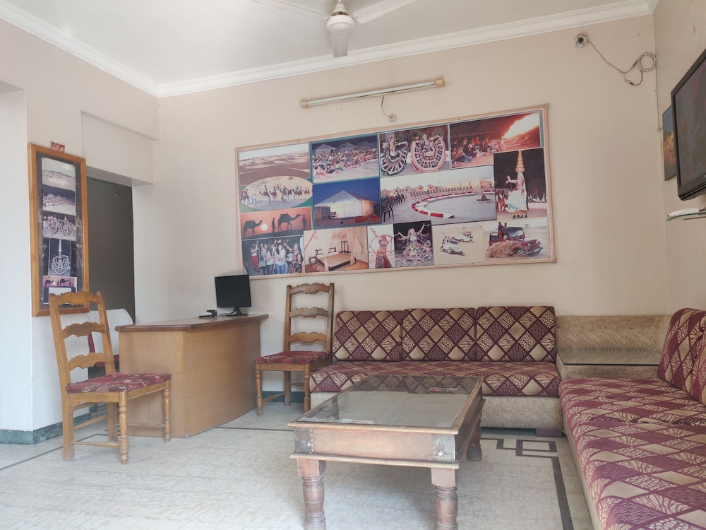 Hotel Leela Nikunj 9/14