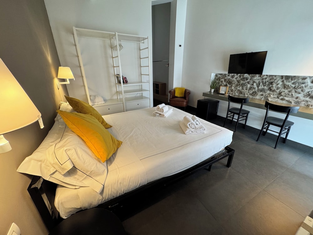 Tale Restaurant & Suite 32/75
