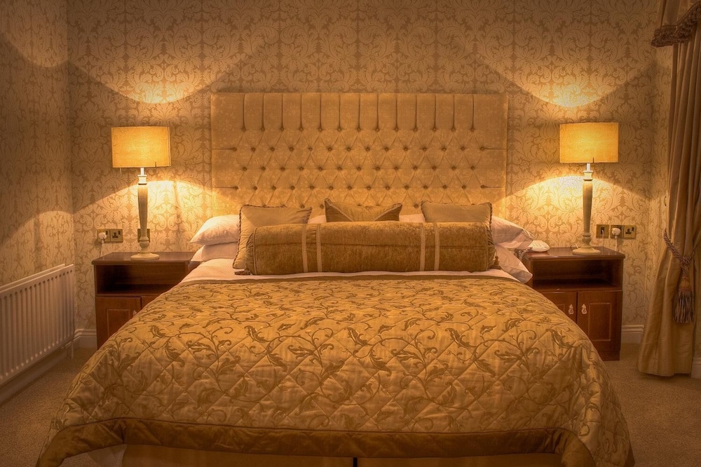 CAHIR HOUSE HOTEL 23/54