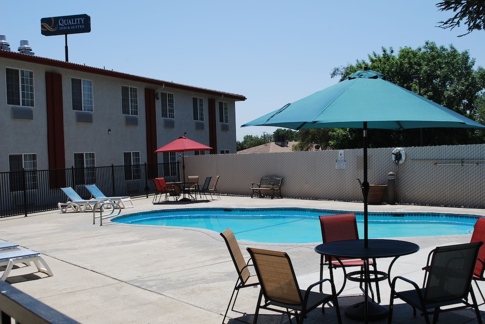 Quality Inn & Suites Fresno Northwest 30/34